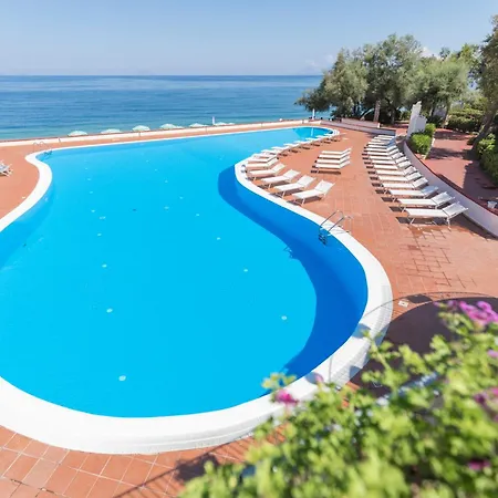 Tatil parkı Th Gioiosa Mare - Capo Calava Village 3*