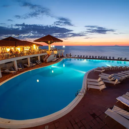 Tatil parkı Th Gioiosa Mare - Capo Calava Village 3*